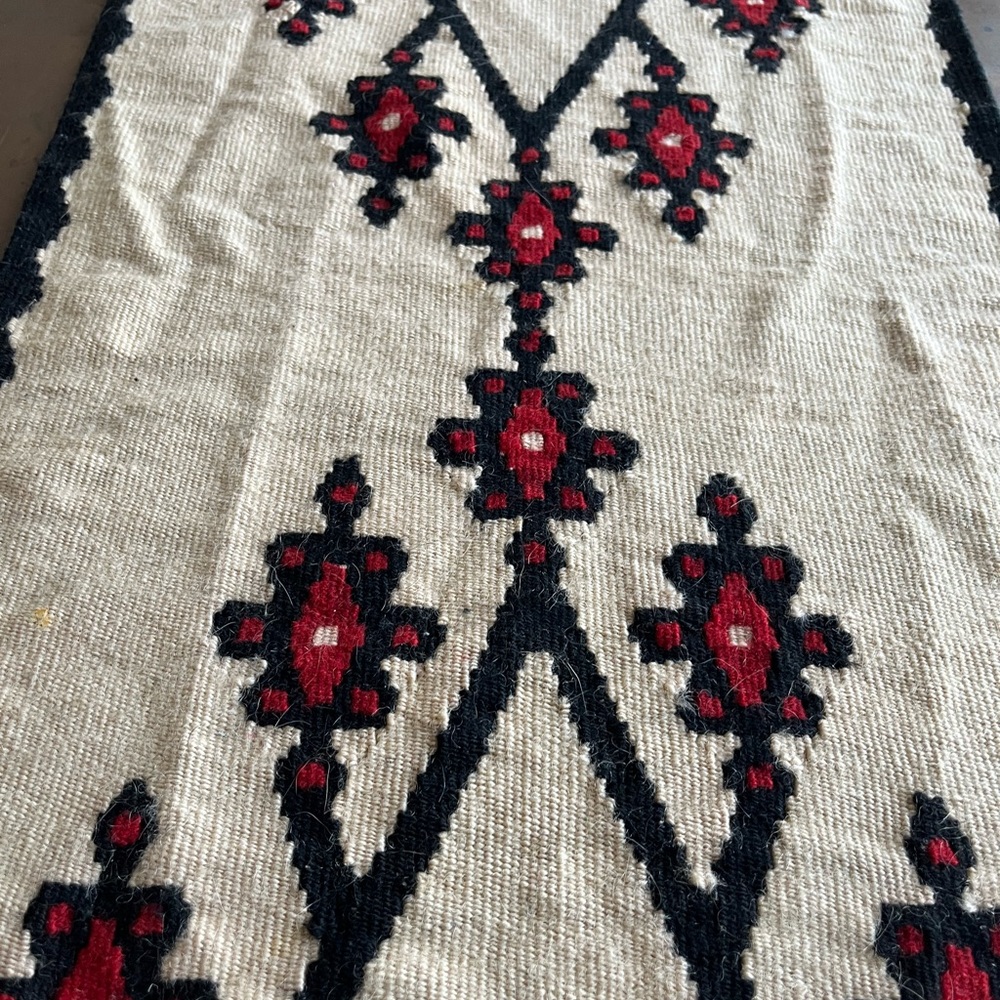 Geometric Patterned Table Runner - Picture 3 of 5
